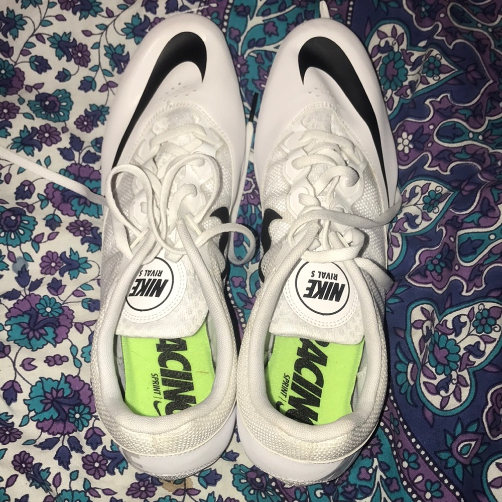 NWOT WHITE NIKE RIVAL
